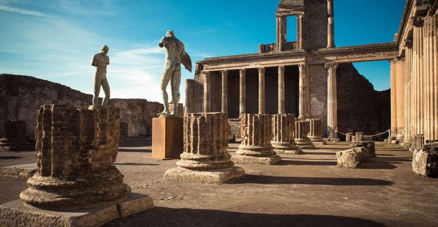 From Naples: Ruins of Pompeii - The ride south to Pompeii