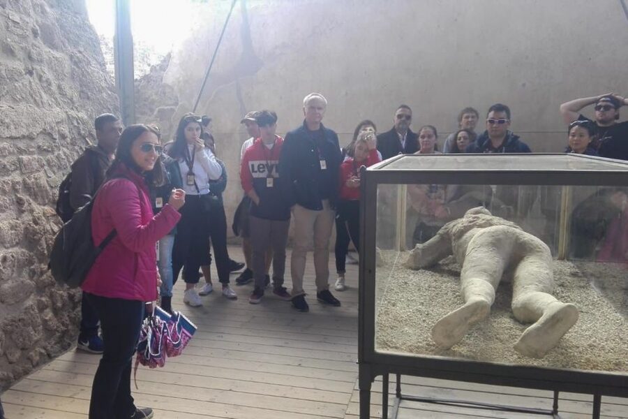 From Naples: Ruins of Pompeii - Meeting your ride in Naples