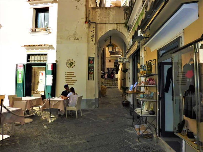 From Naples: Sorrento, Positano and Amalfi Tour - Why the guide can make or break the day