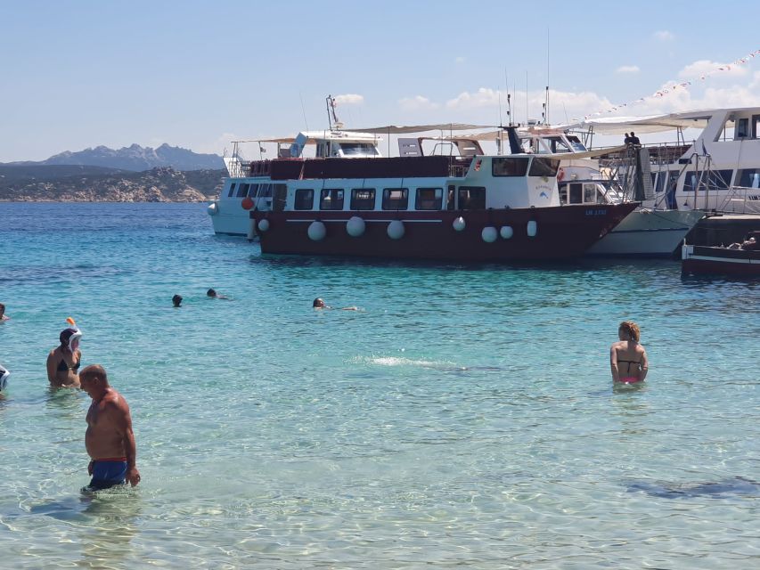 From Palau: La Maddalena Archipelago Boat Tour with Pasta - Commentary and onboard atmosphere