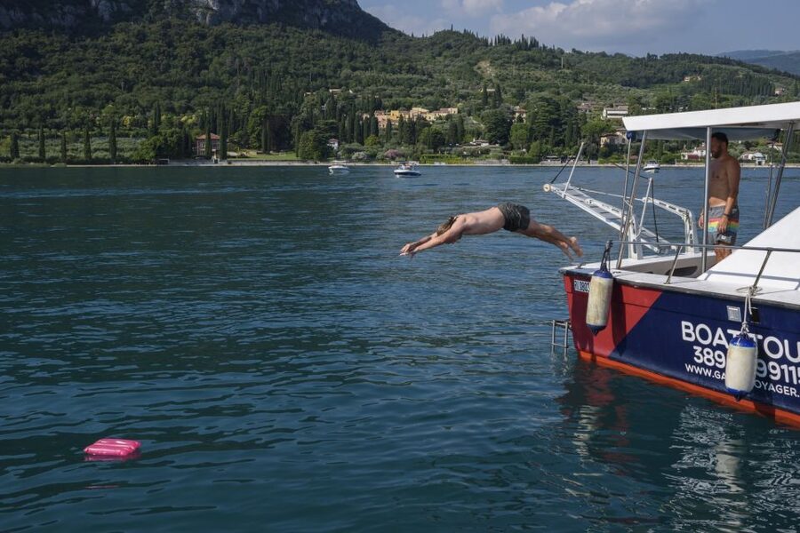 From Peschiera: Garda East Coast Cruise to Sirmione - The return to Peschiera