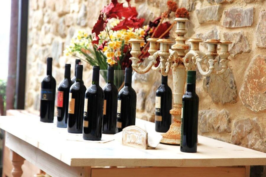 From Rome: Bagnoregio & Orvieto Day Trip with Wines & Lunch - A Tuscan farmhouse lunch near Montepulciano