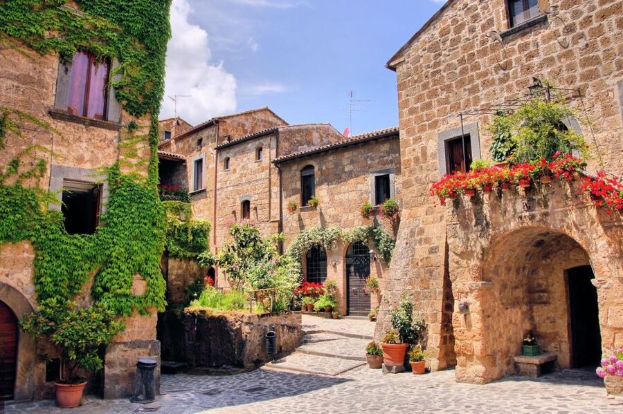 From Rome: Bagnoregio & Orvieto Day Trip with Wines & Lunch - Orvieto and its cathedral