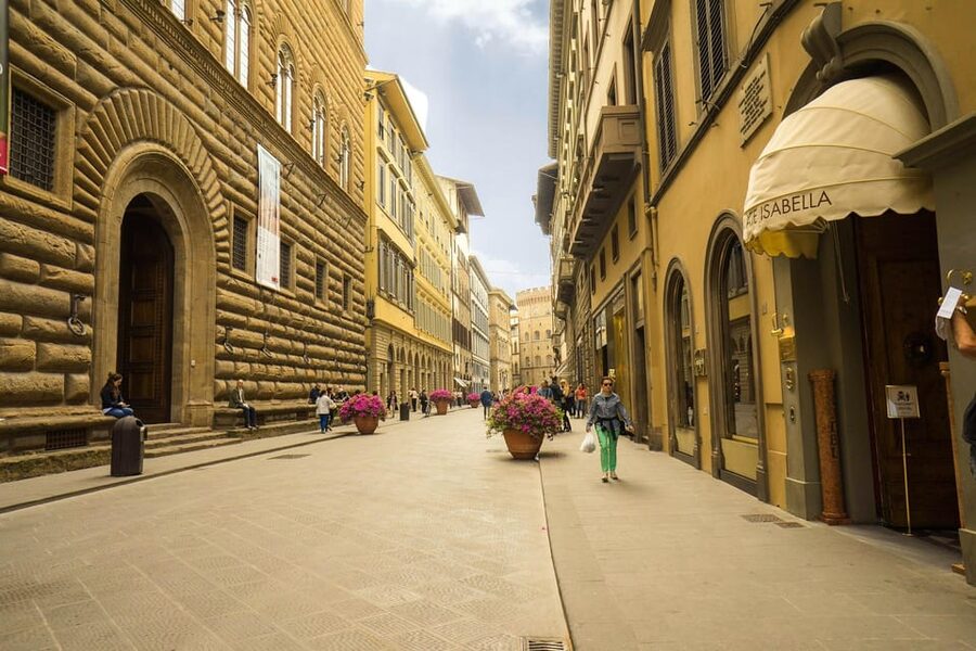 From Rome: Discover Florence & Pisa in a Full-Day Trip - Using the optional Florence audio guide