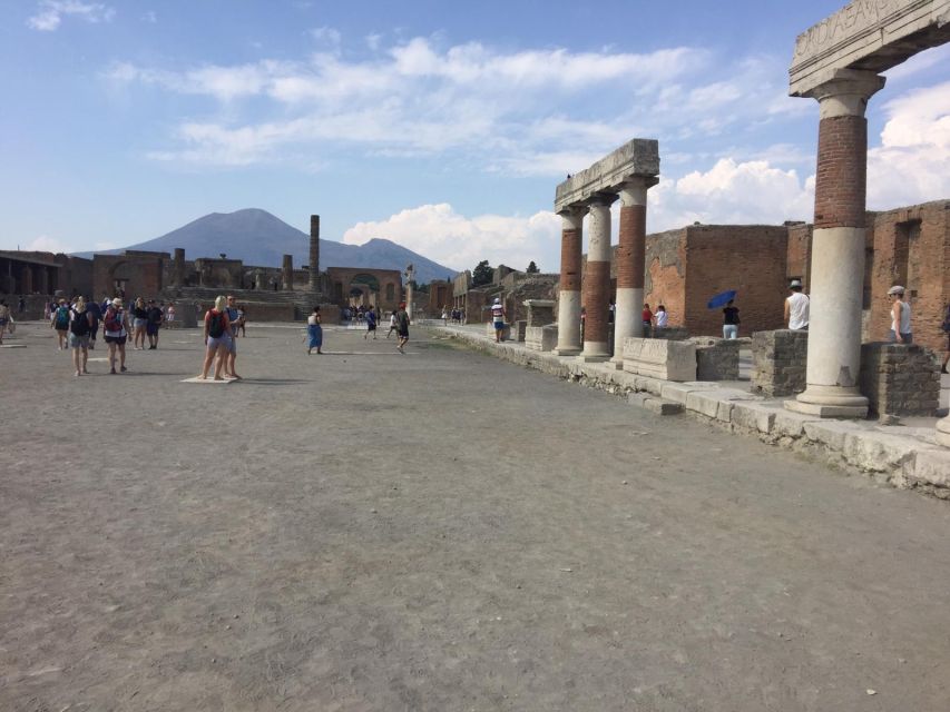 From Rome: Pompeii All-Inclusive Tour with Live Guide - Pizza lunch after the ruins