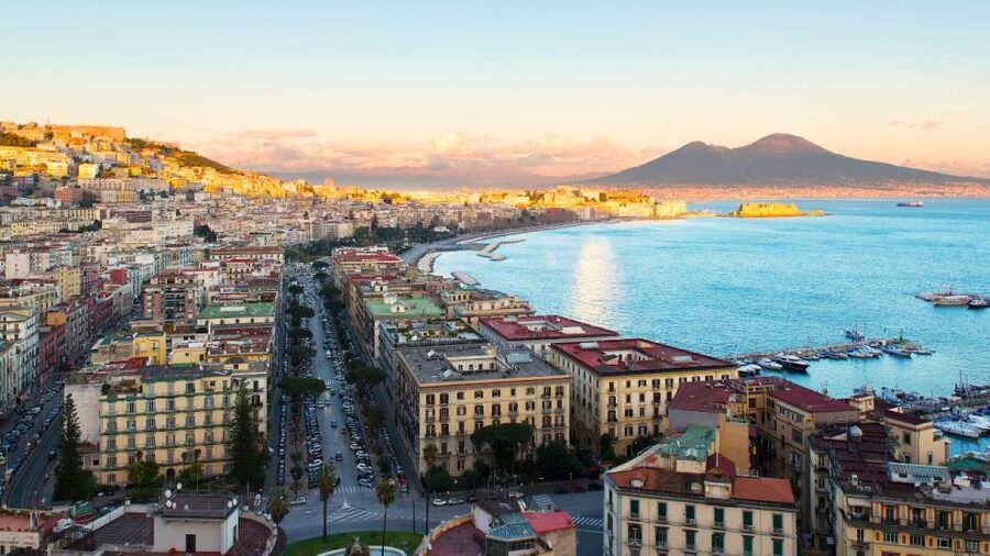 From Rome: Pompeii and Naples Day Trip by High-Speed Train - A short walk through central Naples