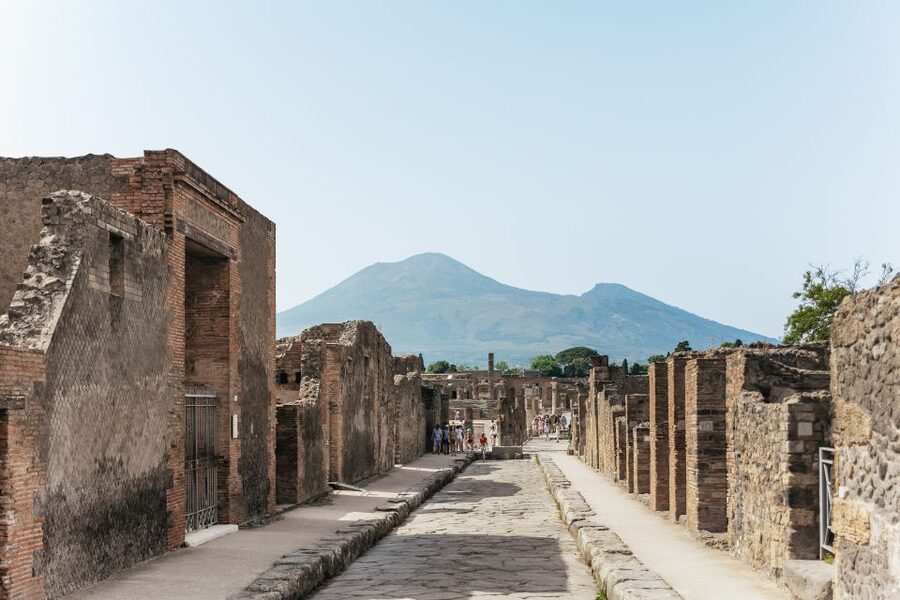 From Rome: Pompeii Day Trip with Optional Vesuvius and Lunch - The long road south, with a Cassino pause