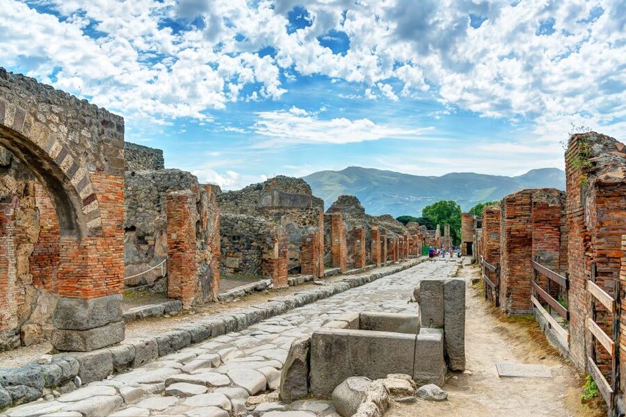From Rome: Pompeii, Positano and Amalfi Full-Day Tour - From Rome to Pompeii by minivan
