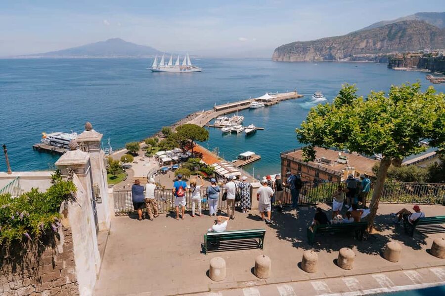 From Rome: Pompeii with Expert Guide & Amalfi Coast Day Trip - Pompeii with an archaeologist