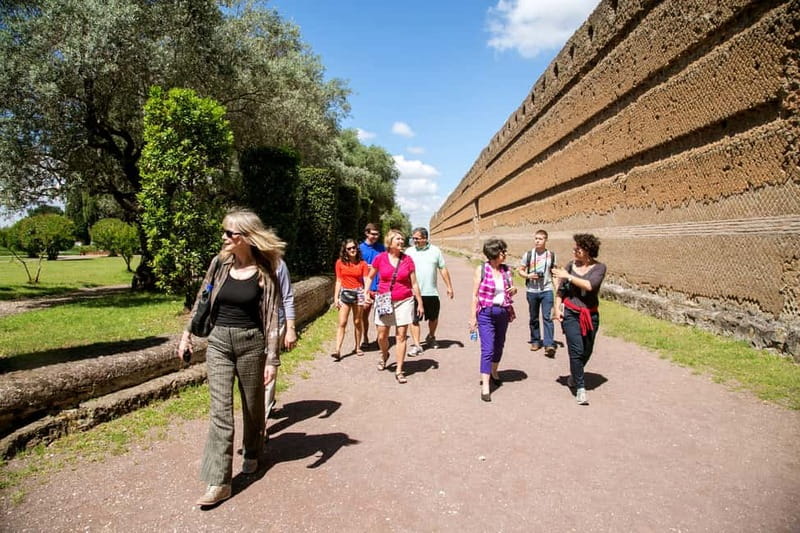 From Rome: Villa D'Este and Hadrian's Villa Tivoli Day Tour - The guide and group experience