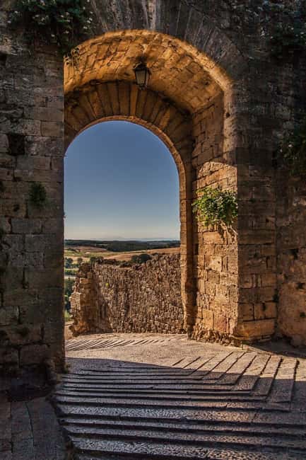 From Siena: Chianti and Castles Tour with Wine Tastings - Monteriggioni and the reality behind the castle name