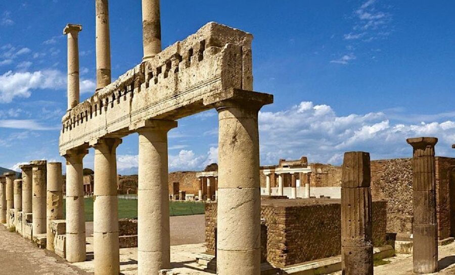 From Sorrento: Day Tour to Pompeii Ruins and Mount Vesuvius - Pizza, drinks, and the lunch stop