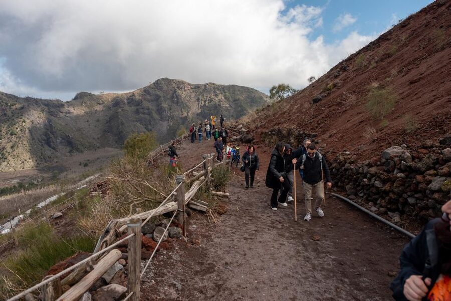 From Sorrento: Pompeii and Vesuvius Guided Tour with Lunch - Pompeii with a guide who knows where to look