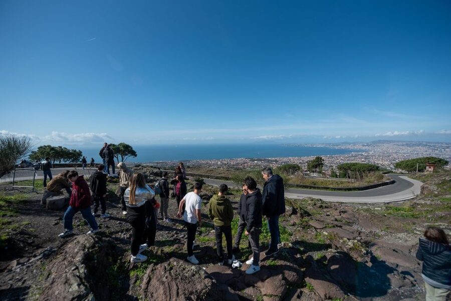 From Sorrento: Pompeii and Vesuvius Guided Tour with Lunch - The physical demands and what to pack