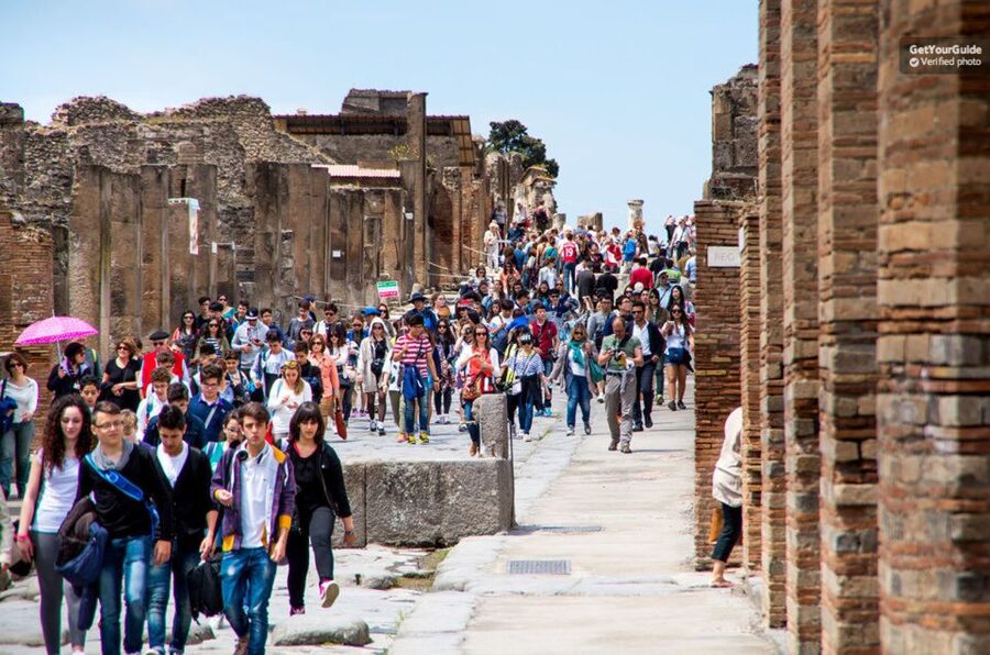 From Sorrento: Pompeii Ruins All-inclusive Guided Tour - The train from Sorrento to Pompeii