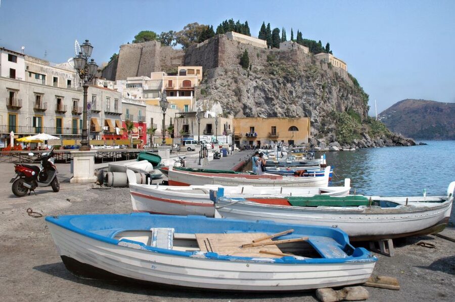 From Taormina: Lipari and Vulcano Mini Cruise Aeolian Tour - Sailing from Milazzo toward Lipari