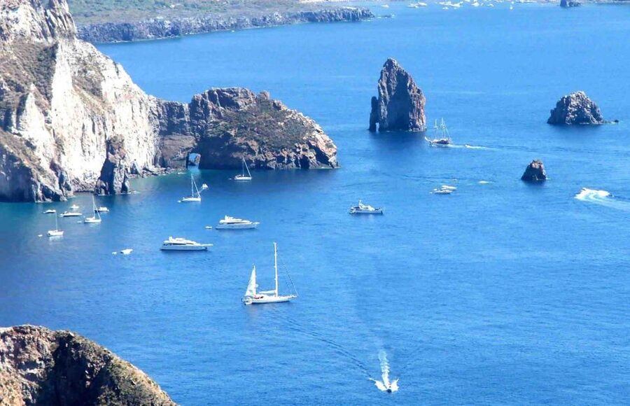 From Taormina: Lipari and Vulcano Mini Cruise Aeolian Tour - Vulcano and its black beach