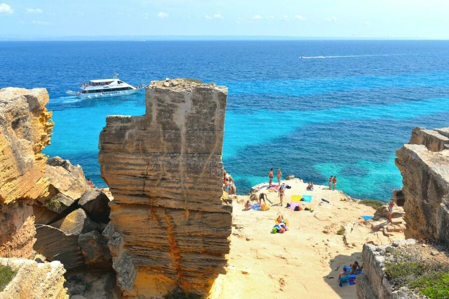 From Trapani: Cruise to Favignana and Levanzo with lunch - Favignana gives you two hours to choose your own pace