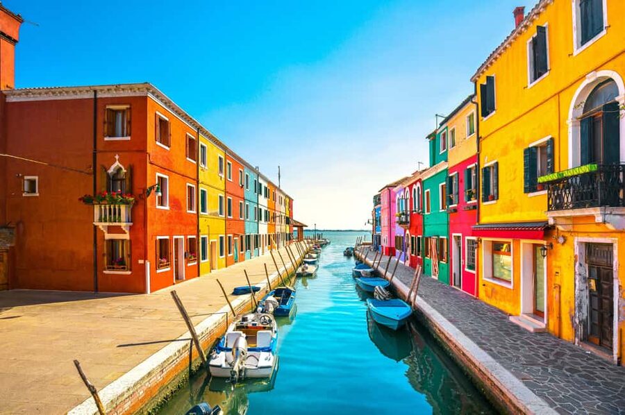 From Venice: Murano & Burano Guided Tour by Private Boat - Why Murano and Burano make a good pair