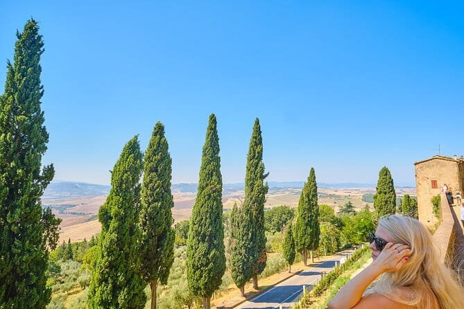 Full Day Tour to Val d'Orcia and Gladiator's Fields with Wines - The guide and group experience