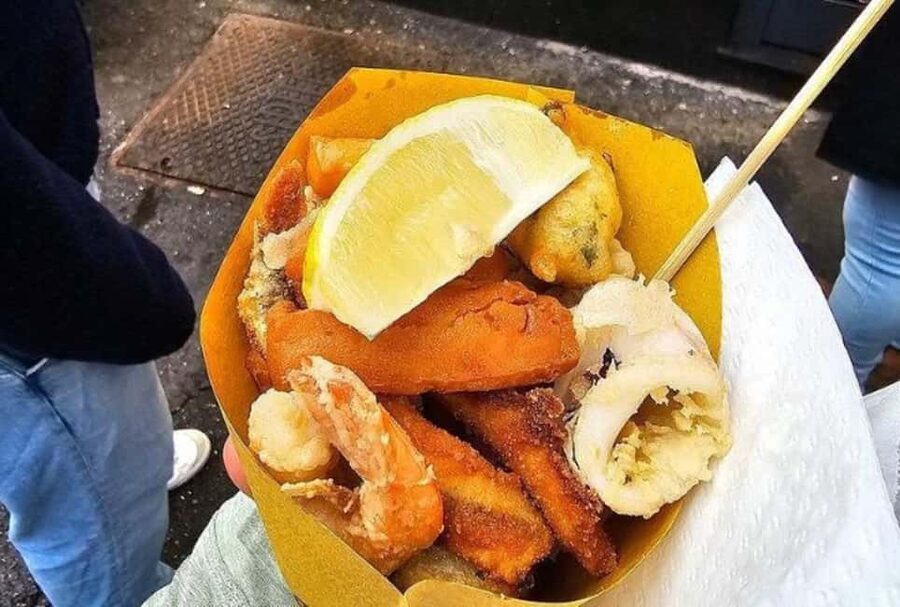 Genoa: Food and Wine Tasting Walking Tour - Regional dishes at bakeries and restaurants