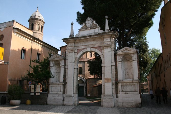 Guided Tour of Mosaic Tiles in Ravenna - What the guide adds to the experience