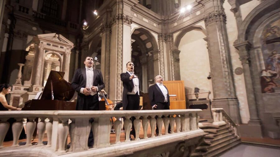 Heart of Florence: Dinner and Three Tenors Concert Ticket - The walk to Cattedrale dell’Immagine