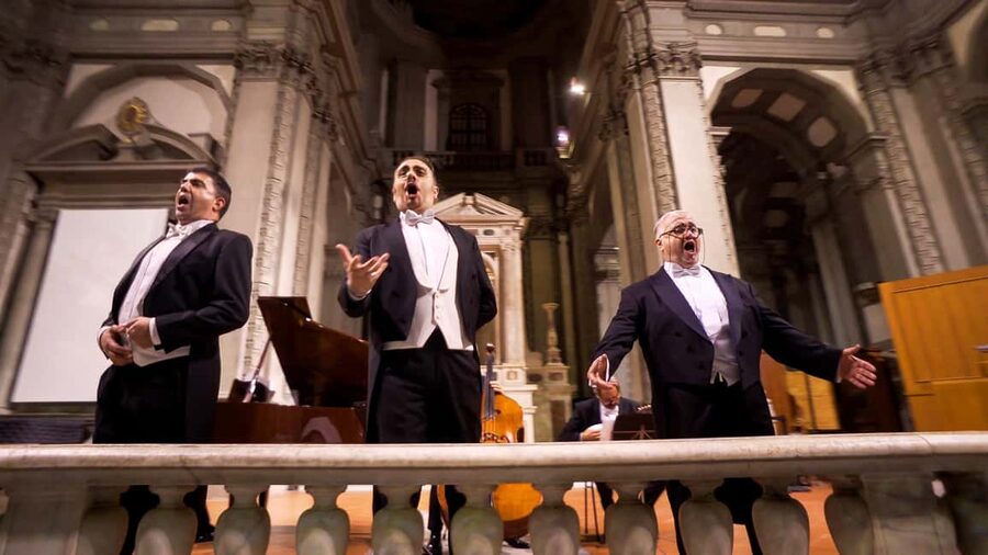 Heart of Florence: Dinner and Three Tenors Concert Ticket - Starting with dinner near Piazza della Signoria