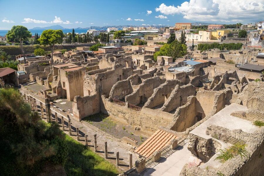 Herculaneum: Skip-the-Line Entry Ticket with Audio Guide - Following the map through the ancient town