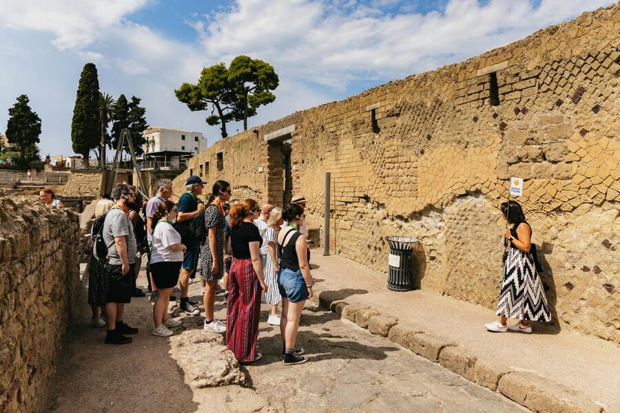 Herculaneum: Skip-the-Line Guided Tour with Archaeologist - The waterfront and the violent end of the town