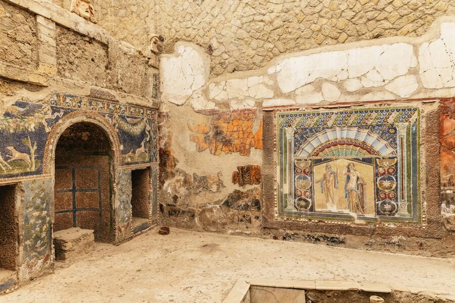 Herculaneum: Skip-the-Line Guided Tour with Archaeologist - Casa del Salone Nero and the Temple of the Augustales