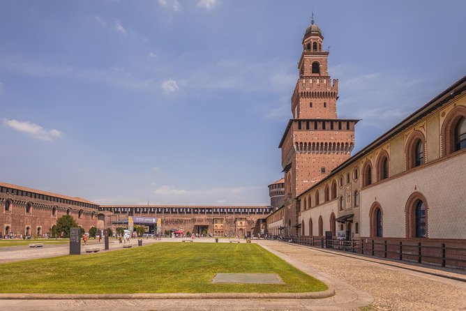 Historic Milan Tour with Skip-the-Line Last Supper Ticket - La Scala and Piazza della Scala