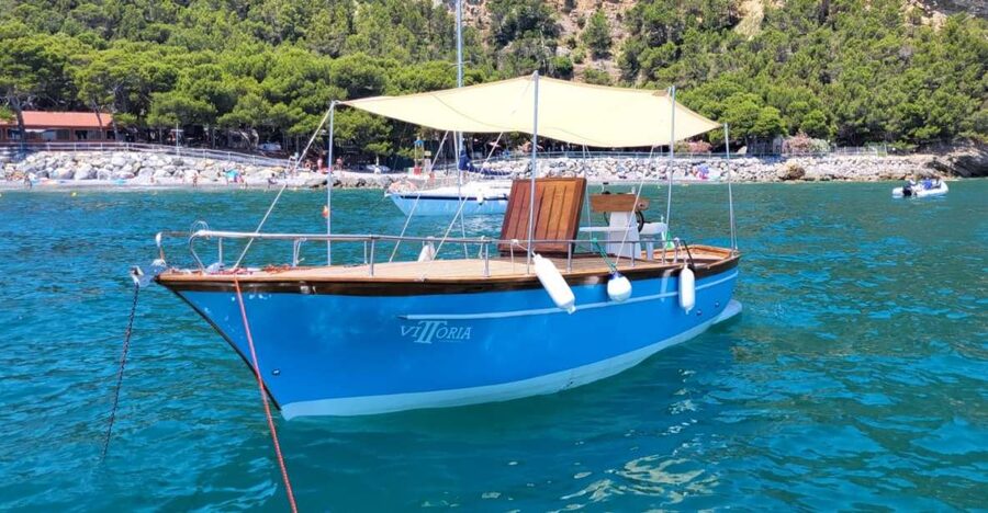La Spezia: Cinque Terre and Portovenere Full-Day Boat Tour - Red rocks, sea caves, and the first swim
