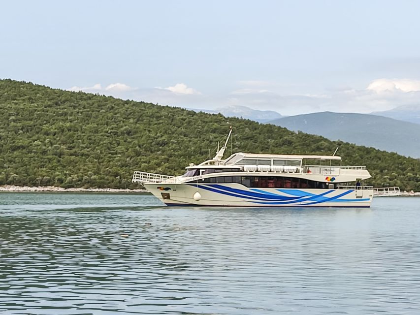 La Spezia: Cinque Terre Tour by Boat - Gulf of the Poets and your first stop