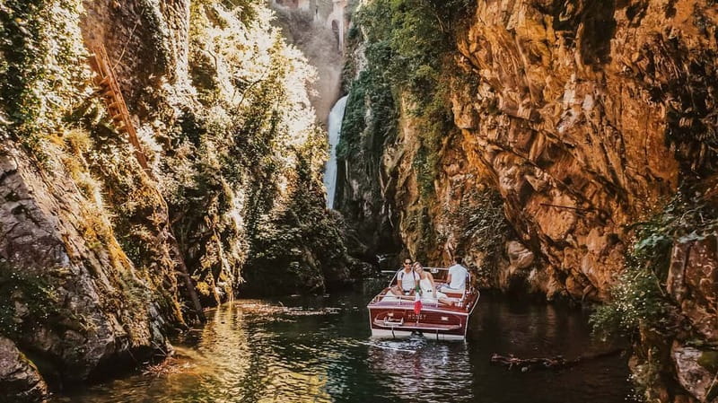 Lake Como: Classic Boat Private Tour - The one-hour cruise: a better middle ground