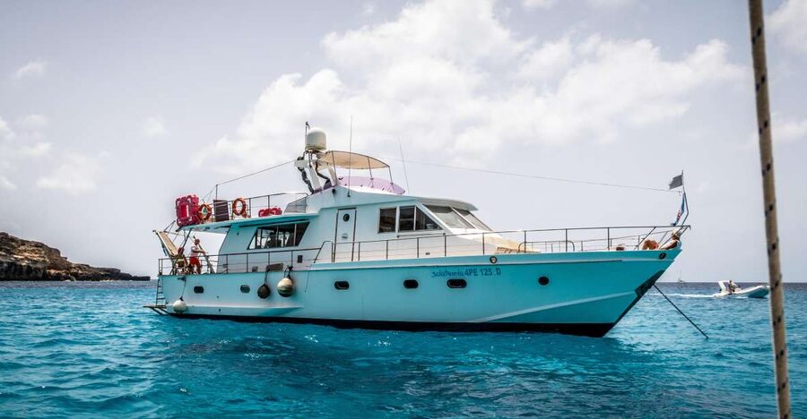 Lampedusa: Yacht excursion, swimming stops and typical lunch - Muro Vecchio and the northern coast