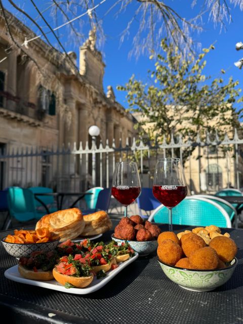 Lecce: Guided Street Food Walking Tour with Food and Wine - Piazza Sant’Oronzo and the Salento snack break