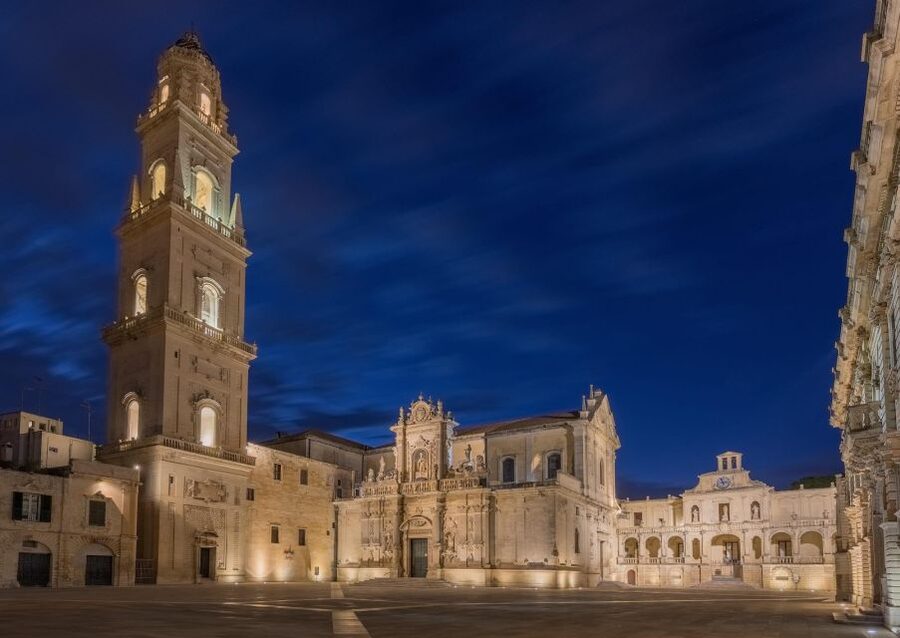Lecce guided tour with underground discoveries - Piazza Duomo and the grand entrance to Lecce
