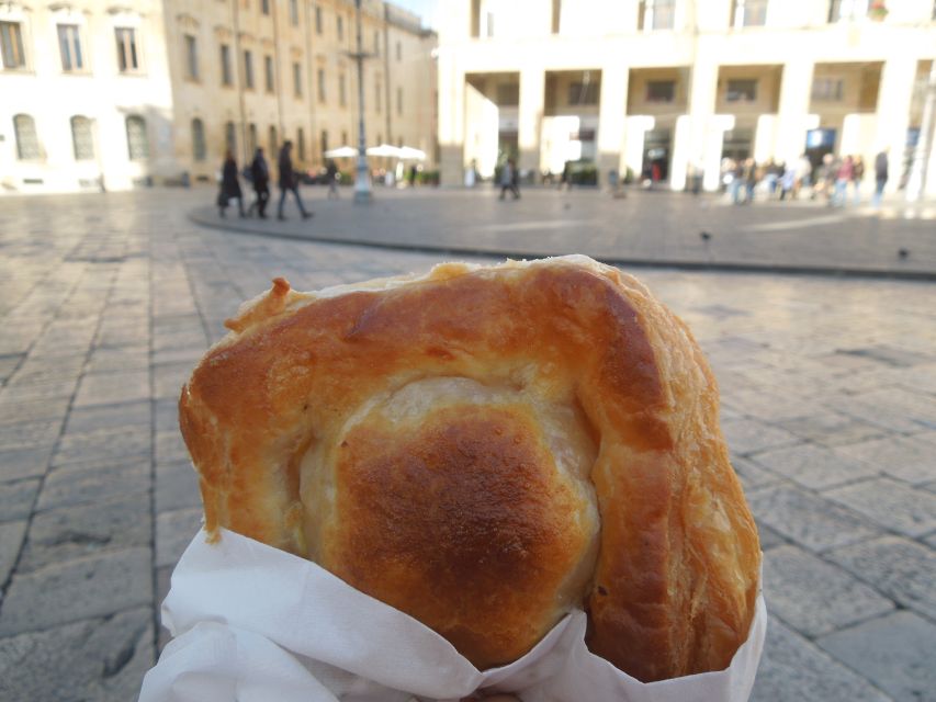 Lecce: Street Food Tasting and Sightseeing Tour - Porta San Biagio and the first Salento bites