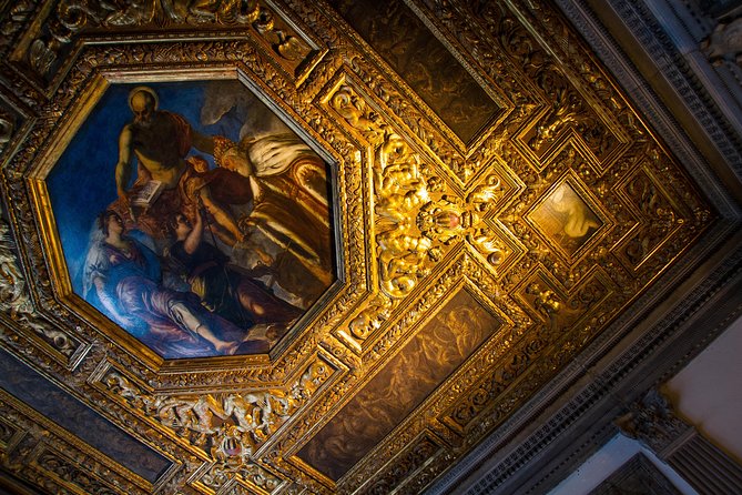 Legendary Venice: Doge's Palace, St Mark's & VIP Terrace Access - Crossing the Bridge of Sighs