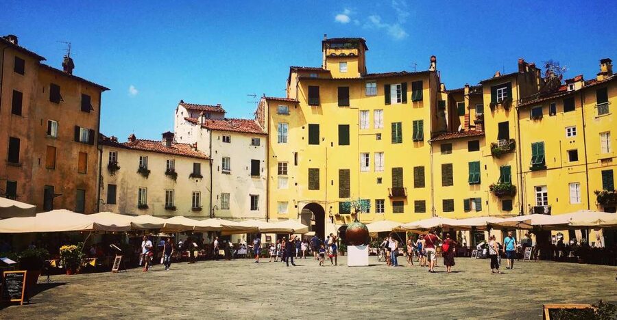 Lucca: 2-Hour City Center Walking Tour - San Frediano and Piazza Anfiteatro