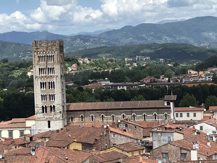 Lucca: 2-Hour City Center Walking Tour - What the guides add to the walk