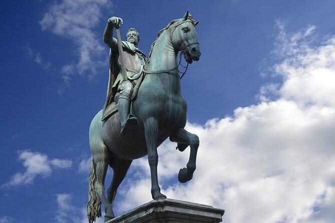 Medici Legends & Renaissance Wonders: Florence Small Group Tour - Starting at San Lorenzo, where the Medici story takes root