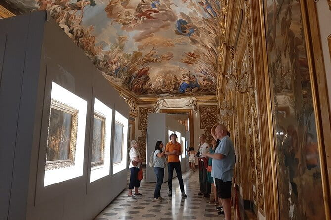 Medici Legends & Renaissance Wonders: Florence Small Group Tour - Ponte Vecchio and the Medici move across the Arno