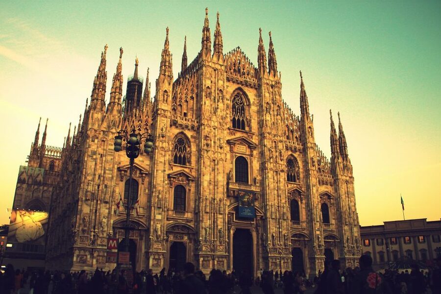 Milan by Night 2-Hour Walking Tour - What the storytelling is like
