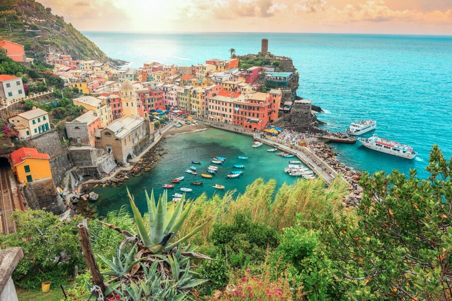 Milan: Cinque Terre Full-Day Guided Trip With Cruise - Arriving by boat at Manarola