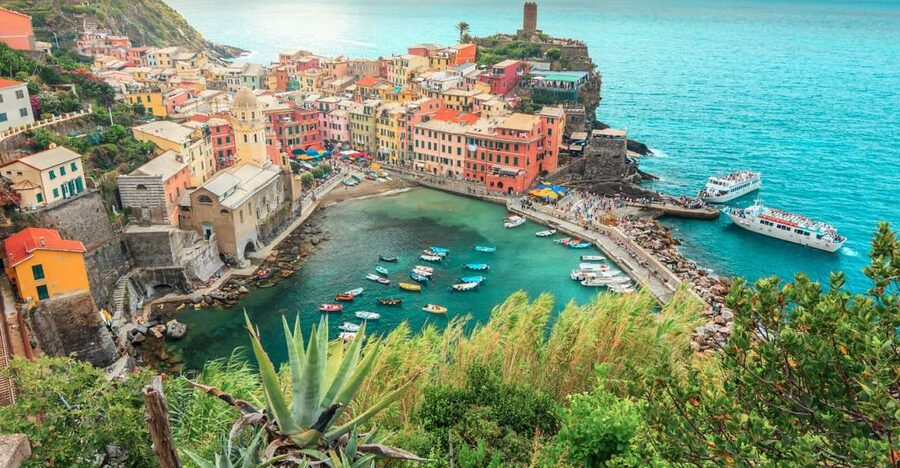 Milan: Cinque Terre Full-Day Guided Trip With Cruise - The early coach ride from Milan to La Spezia