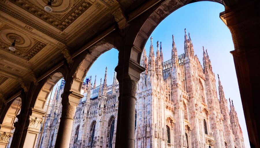 Milan: Duomo and The Last Supper Skip-the-Line Guided Tour - Meeting at the Mondadori bookshop