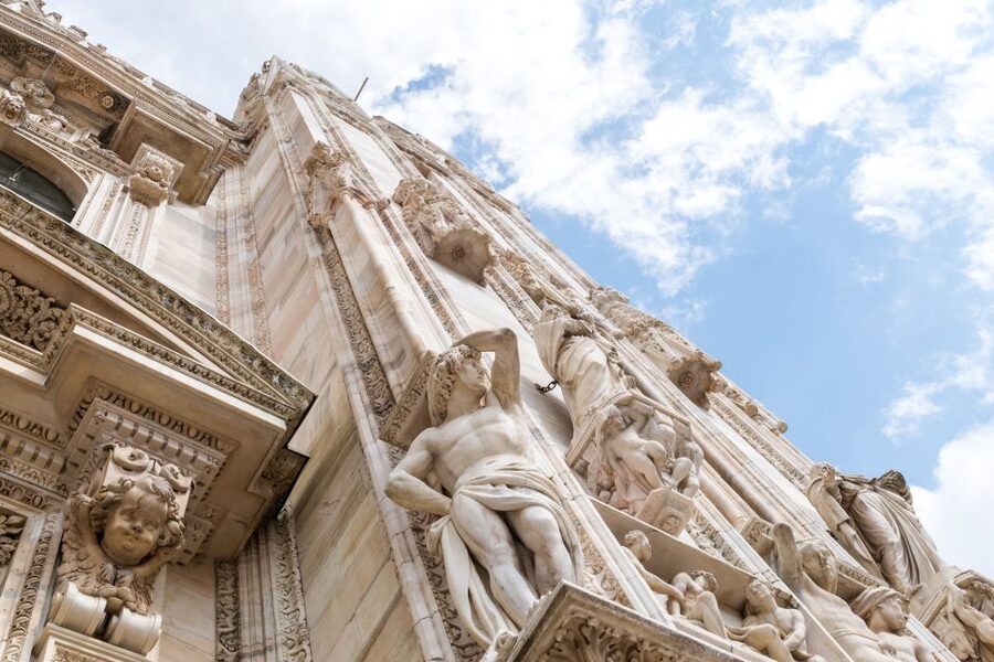 Milan: Duomo & Rooftop Tour with Optional Hop-On Hop-Off Bus - Dress and security rules inside the Duomo