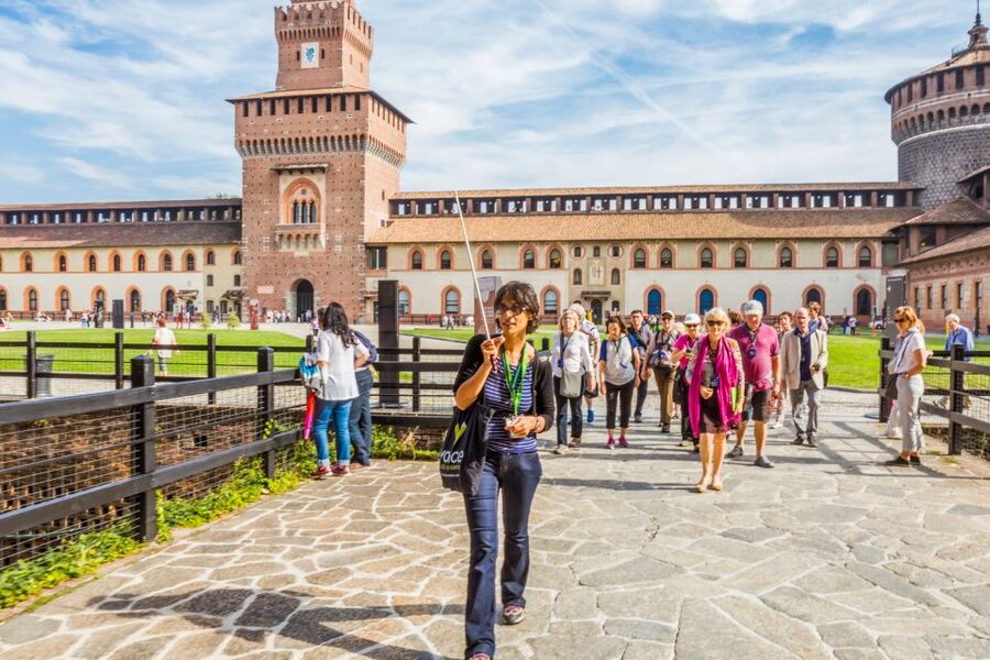 Milan: Guided Walking Tour & Last Supper Visit with Ticket - How the guides shape the experience